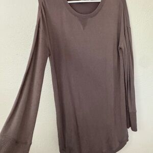 Athleta Long Sleeve Top in Brown - comfy and chic